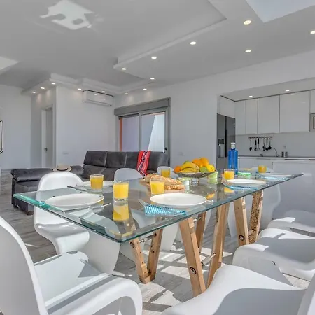 Villas Elena Y Mario Ocean View, Heated Pool, Fast Fiber Villa *